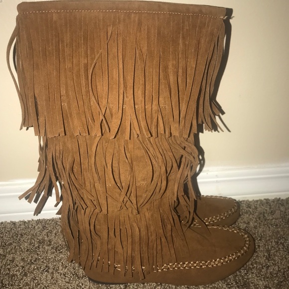 Women Size 7 Fringe Boots - Picture 1 of 2